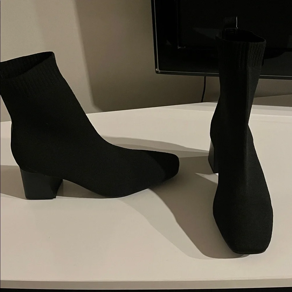 Cushionaire Elegant Black Ankle‎ Knit Boots With Memory Foam  For Women Size 9 W